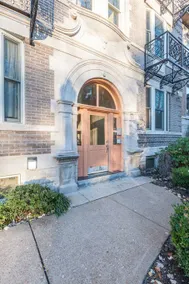 Luxury 2BD/2BH in Historic CWE/1EE - Image 4