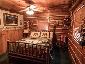 Cabin 7 on beautiful Round Lake Grand Pines Resort - Image 3