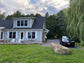 Entire New Lake House, private deck, large lawn - Image 3