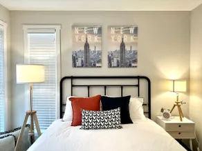 Luxury Show Home / 3BR/ 14minYYC/Bright Corner - Image 3