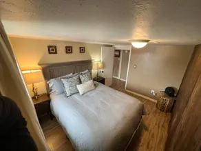 Alluring One Bedroom Apartment in Perfect Location - Image 3