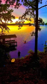 Cabin on lake, great view, covered deck & hot tub - Image 5