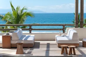 Luxe Beachfront at Veneros fully staffed with Chef - Image 5