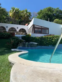 Cozy beach house with a private beach. - Image 2