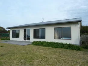 Absolute beach frontage. “Elddaw” at Greens Beach. - Image 3