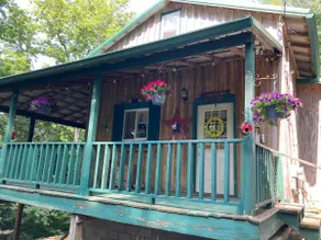 Charming Happy Mountain Hideaway - Image 5