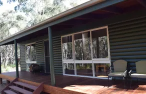 Lyrebird Cottage secluded with bush view - Image 3