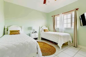 Kotch n Chill, Montego Bay gated complex with pool - Image 4
