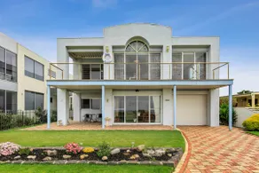 Bayfront Bliss with Spa, Views and Fire - Image 3