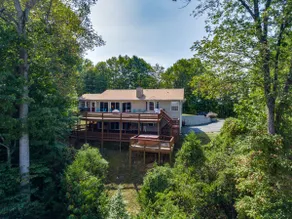 <1 mile to marina! King bed, jacuzzi and hot tub with no hidden fees! - Image 4