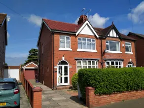 Moonlight House - sleeps 7, driveway, garden - Image 2