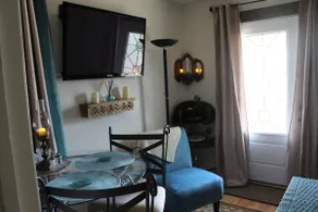 HYGGE & Romantic Live Oak Studio-NEAR SHEM CREEK! - Image 5
