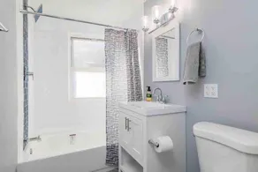 Cheerful 3-bedroom townhome in west rogers park!! - Image 2