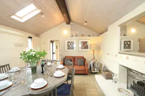 Spacious, Sleeps 9, Hot Tub, 4-Bed,Tenby / S-foot - Image 5