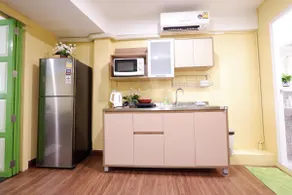 Canal Touched Family Room B/ MRT/ Boat Bus/Market - Image 4