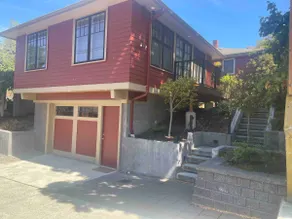 Light-filled one bedroom cottage with garage. - Image 2