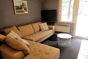 Scenic Balcony, 200 Mbps Fast Wi-Fi & Gas Barbecue - Image 2