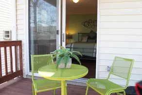 Cozy Modern 2 Bedrooms Apartment Close to Boston - Image 3