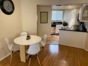 Beautiful, centrally located, super comfy beds! - Image 2