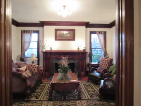 Private 4-Bedroom Apartment in Historic Mansion - Image 5