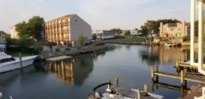 Canal front with boat slip, boat ramp,  WiFi, and roku streaming TV - Image 2