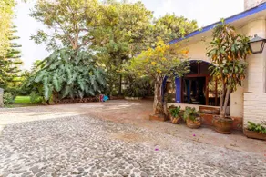 La Casa Blanca - Villa with a pool in the center - Image 3