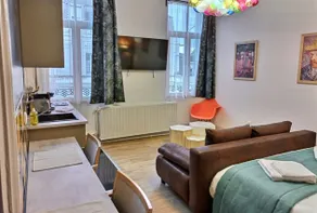 Fénelon Apartments, Vincent Vangogh Apartment - Image 2