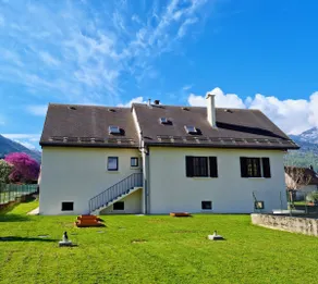 Large 300 m² villa with private garden - Image 4