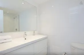 New 17th Floor Beachfront 180º Oceanview Apartment - Image 4