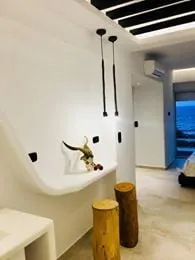 Luxurious Suite 2 with Seaview - Image 5