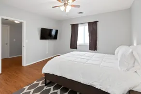 ☀️3 bedroom/2 bath☀️ Close to stadiums and expos! - Image 5