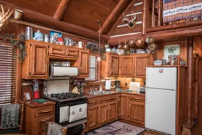 Charming Cabin right on Round Lk in Richardson Bay - Image 3