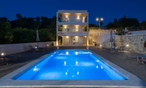 Queen Electra with pool and tennis court - Image 3