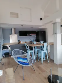 Bright, quiet, spacious 2-room apartment with terrace - Image 4