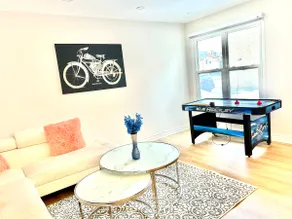 4 Bedroom- Mississauga-SquareOne -Airhockey - Image 2