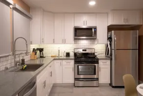 Private Unit, Bath, Kitchen, & King Bed - DM-A - Image 2