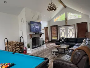 Luxury Custom Home With Hot Tub Minutes From Town - Image 4