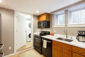 Explore Capitol Hill from a Roomy Apartment - Image 4