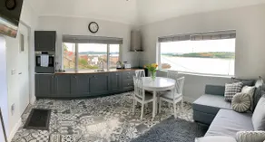 PERIWINKLE COTTAGE, with the most amazing sea view - Image 4