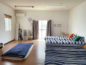Simple room on the 1st floor, one parking space, 2-minute walk to the bus stop - Image 5