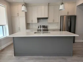 Beautiful 4 bedroom Townhouse in new development - Image 3