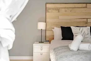 Le P'tit Avellin – Cozy Lakefront Cottage - Image 5