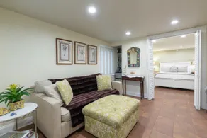 The Inkling -Studio Guesthouse Downtown 2 beds - Image 2