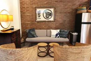 Black Cat Suites bright spacious garden suite - Image 2