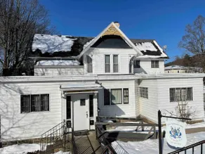 Lovely 2 bedroom apt w/ free parking & EV charging - Image 2