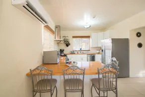 Luxurious 3 Bedroom Hidden Gem. - Image 5