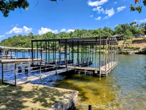 #04-Adorable Large 1 Bedroom Lakeside Cottage- Pet Friendly - Image 4