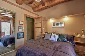 Smukke Log Home på 6 hektar med 30 fods lofter og Creek - Image 2