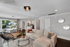 Gorgeous renovated home Near Uptown/Southend - Image 3