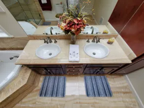 Romantic Spa Suite—Whirlpool•Sun Deck•Luxe Escape - Image 3